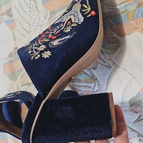 Nanette Lepore Marsha Embroidered Mule Heels,size 7.5 ,blue velvet ♥️ - Picture 9 of 17